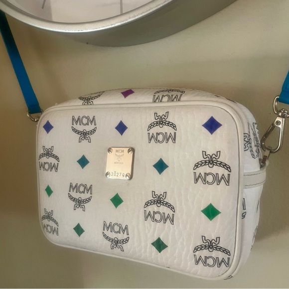 Unlisted items - Picture 2 of 10